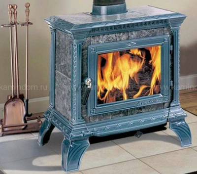 Дровяная печь HERGOM TRIBUTE, эмалирована в светло-голубой цвет